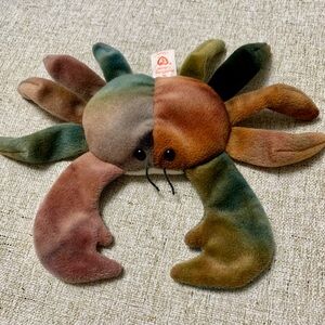 🦀Claude the crab paints by the sea
A famous artist he hopes to be
But 🦀#CLAUDE
